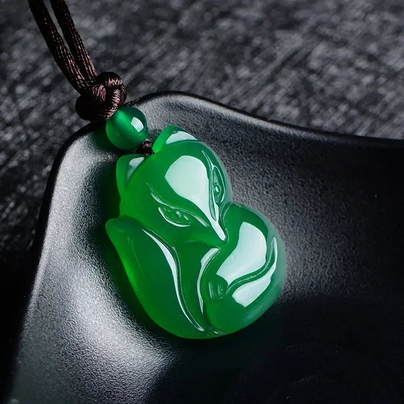 Pendentif renard en jade calcédoine naturelle - Boutique ÉclatsChic